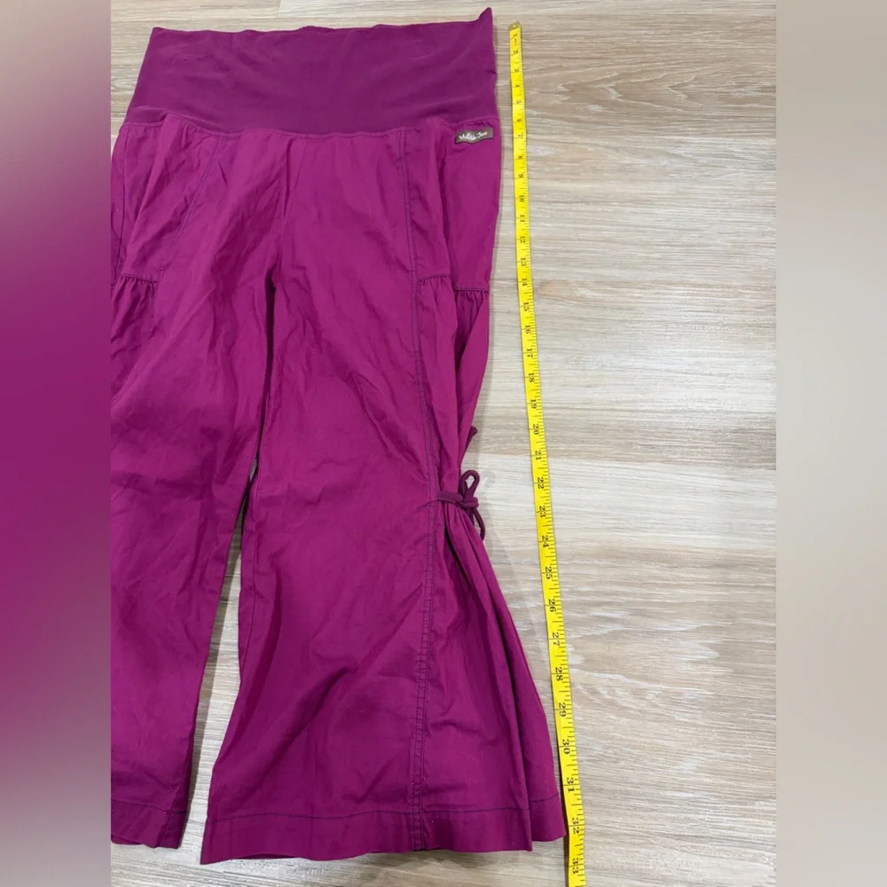 Matilda Jane Size M Palazzo Pants
Capris Cropped Elastic Waist
Cranberry Red - Picture 12 of 13